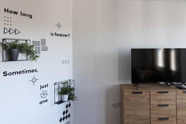 Lovely 1Bd Flat Near The Sea Garden By Flat Mаnаger Бургас Екстериор снимка